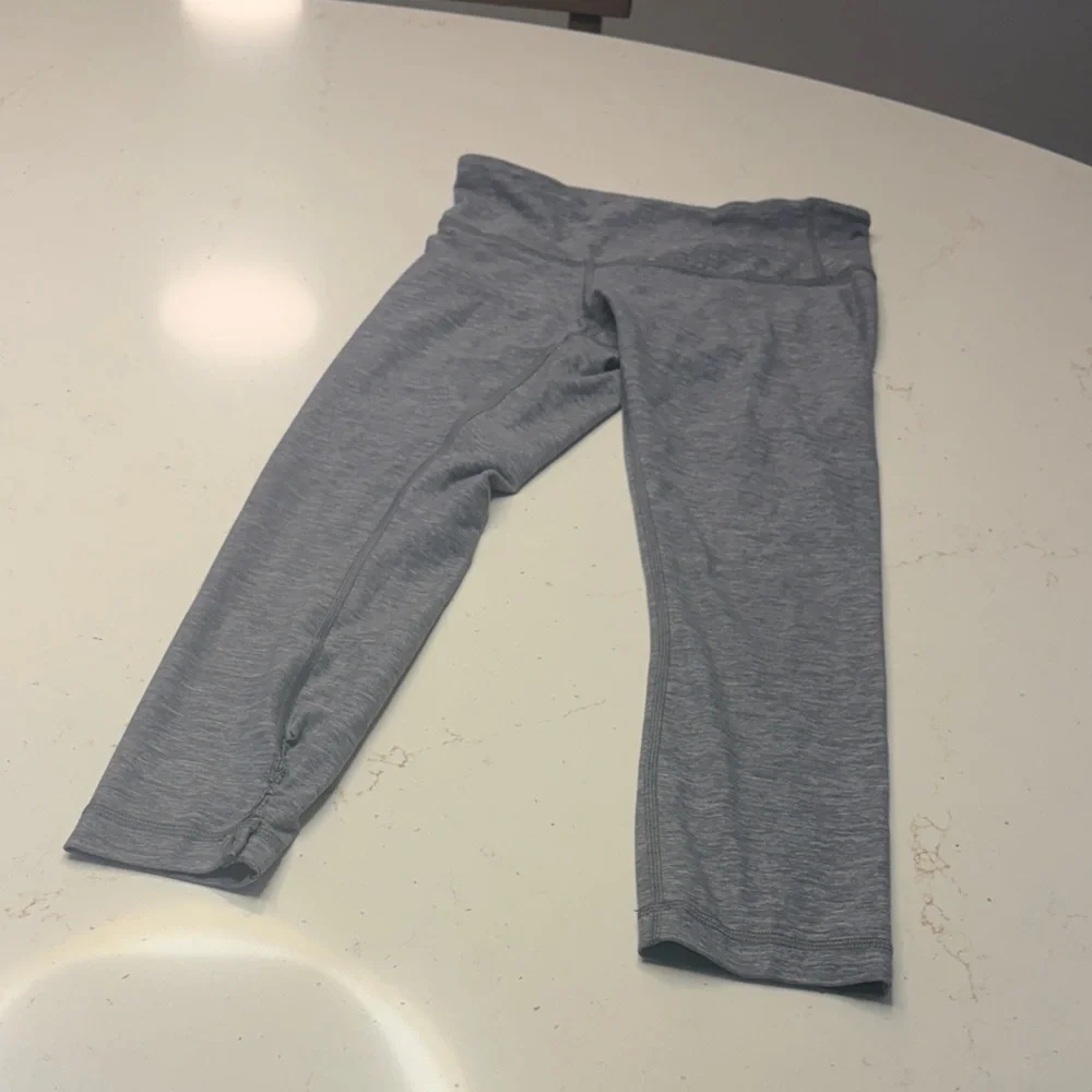 Lululemon grey leggings size 4 - Picture 1 of 4